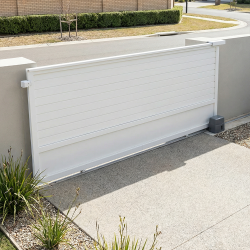 Portail coulissant motorisé...